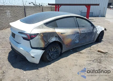 2025 Tesla Model 3 Long Range Rear-Wheel Drive z USA, uszkodzony, nr VIN 5YJ3E1EA6SF014611